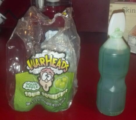 Warheads Sour Squeezers Green Apple